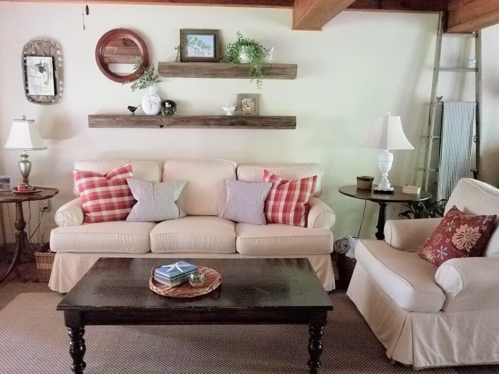 Summer living room/tidybrownwren.com