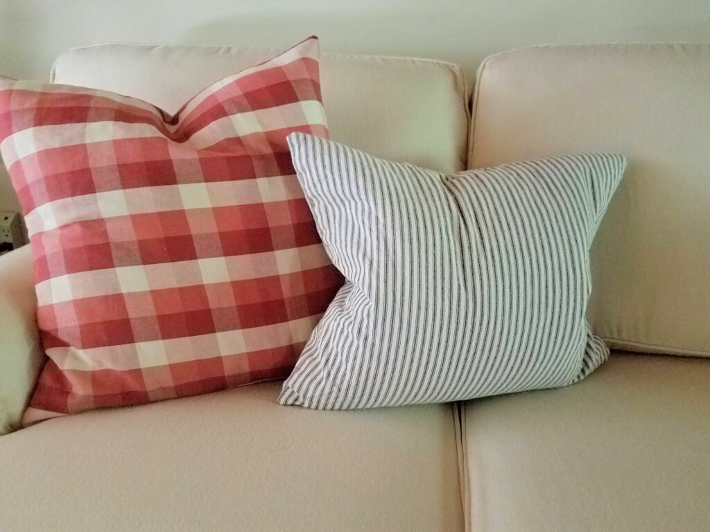 Summer pillows/tidybrownwren.com